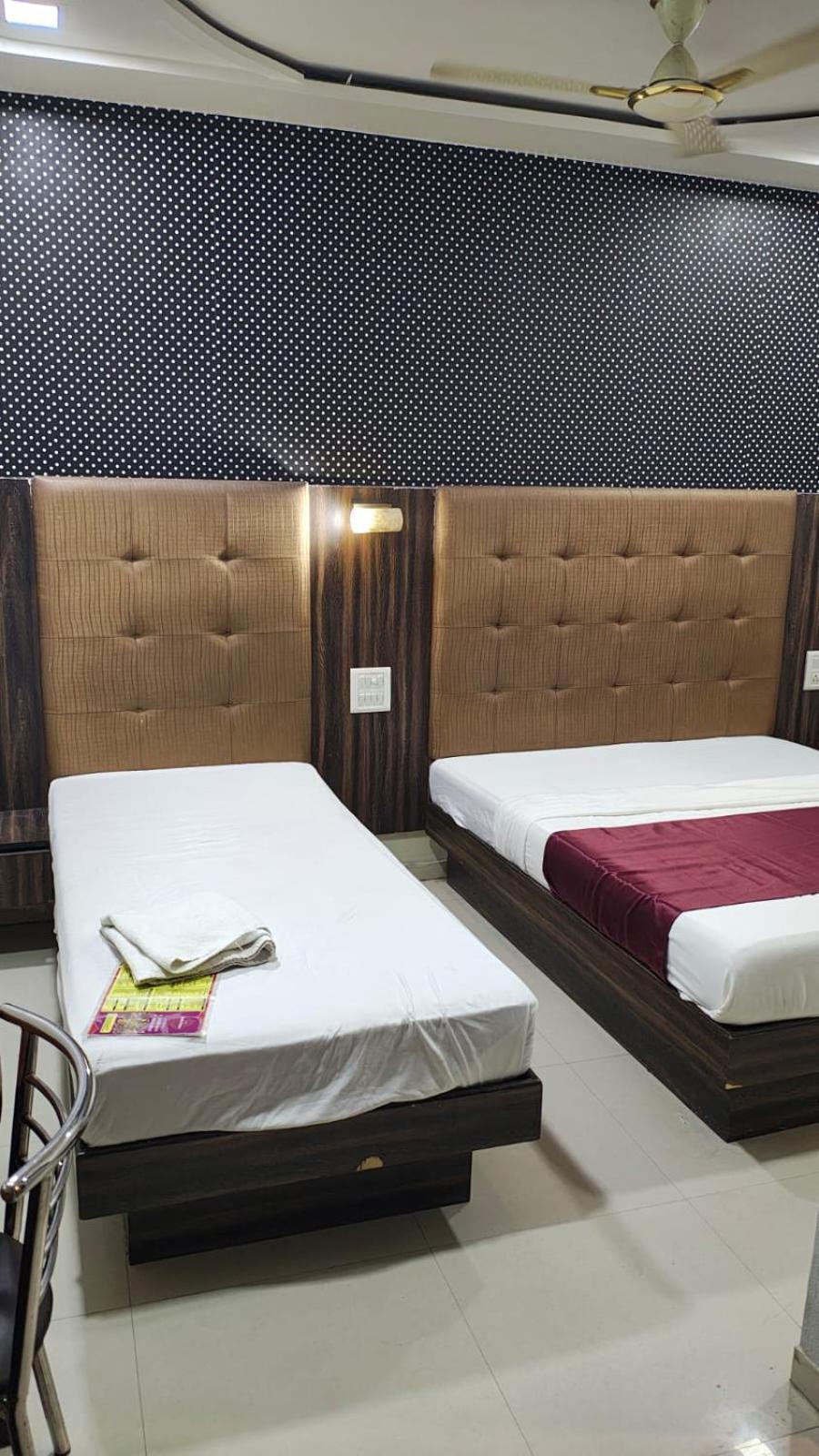Bently International Hotel Bombaj