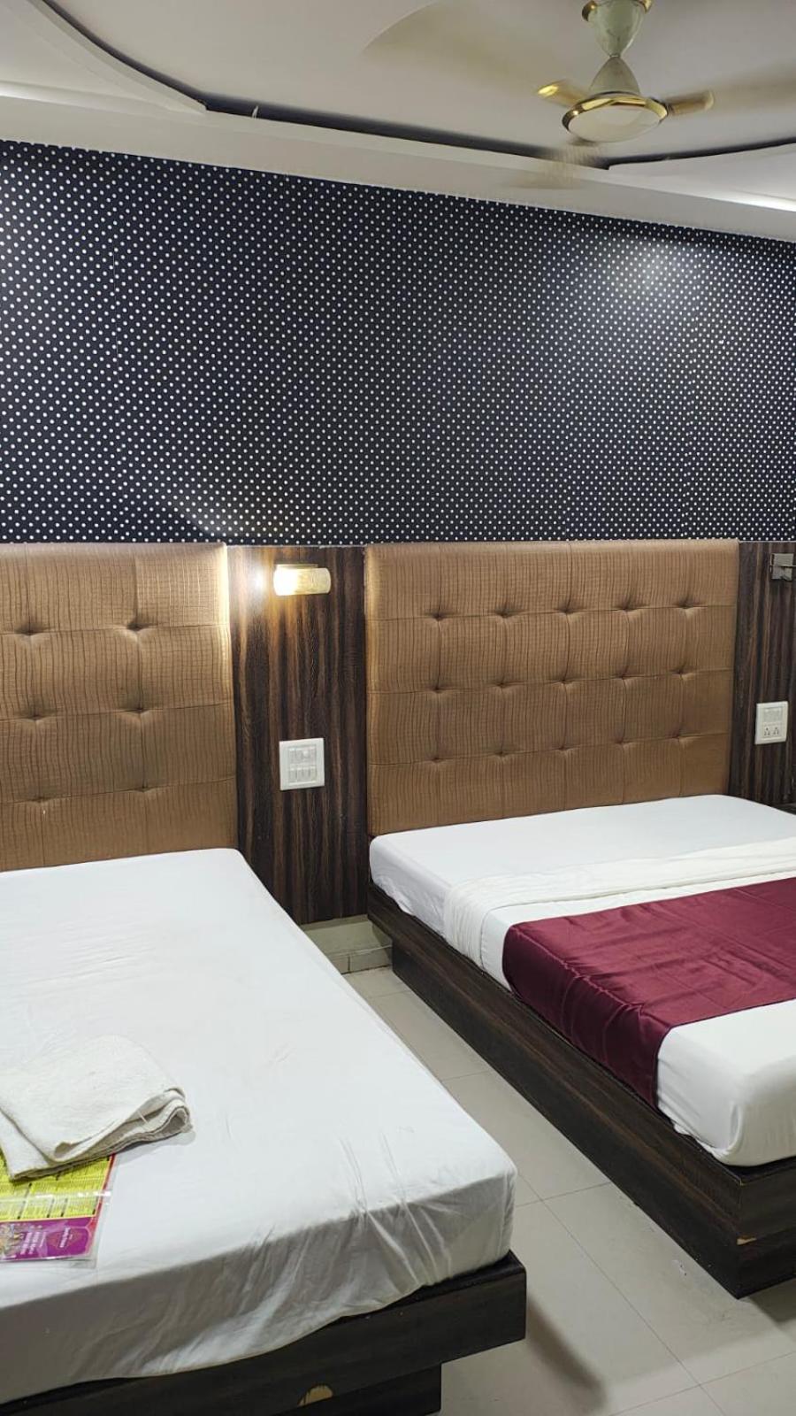 Bently International Hotel Bombaj